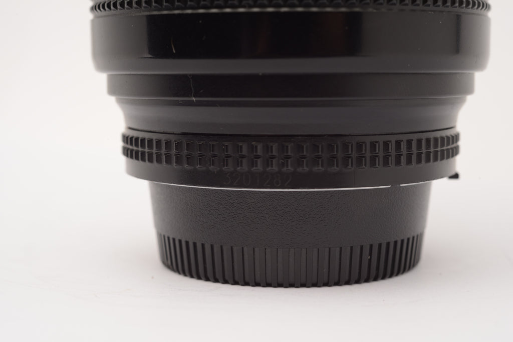 Nikon AF Nikkor 70-210mm f/4-5.6D Lens – product view 3