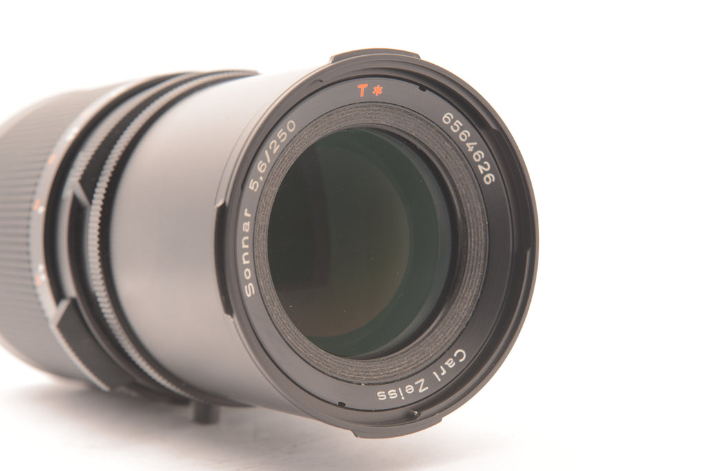 Hasselblad CF 250mm f/5.6 Sonnar T* Lens – front glass detail