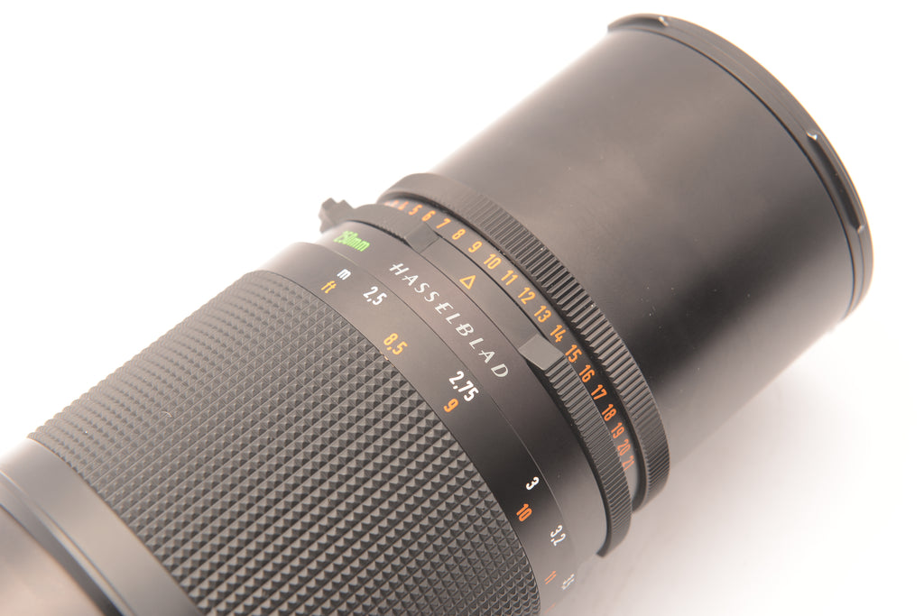 Hasselblad CF 250mm f/5.6 Sonnar T* Lens – focusing and aperture scale detail