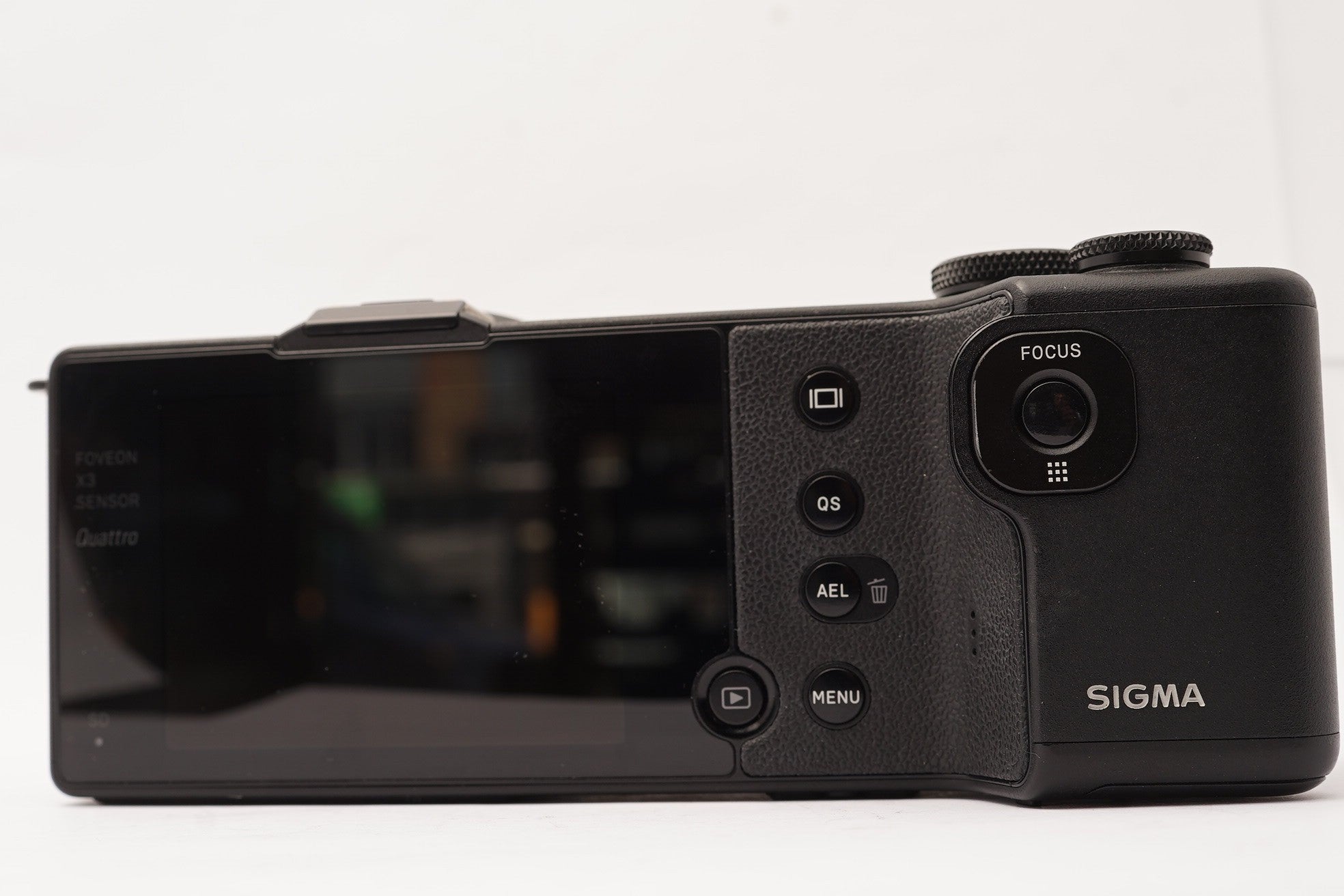 Sigma dp1 Quattro Digital Camera with 19mm f/2.8 Lens