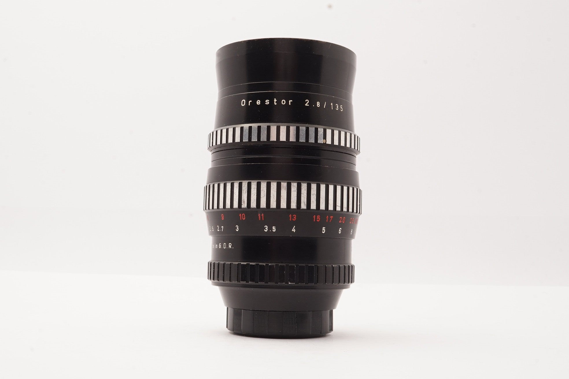 Meyer-Optik Görlitz Orestor 135mm f/2.8 M42 Lens