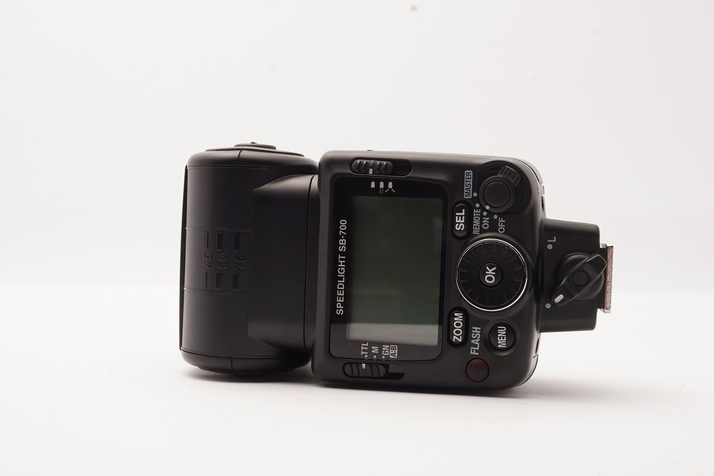 Nikon Speedlight SB-700 Flash