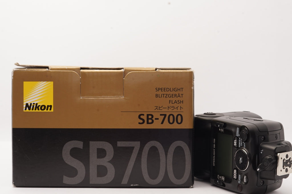 Nikon Speedlight SB-700 Flash