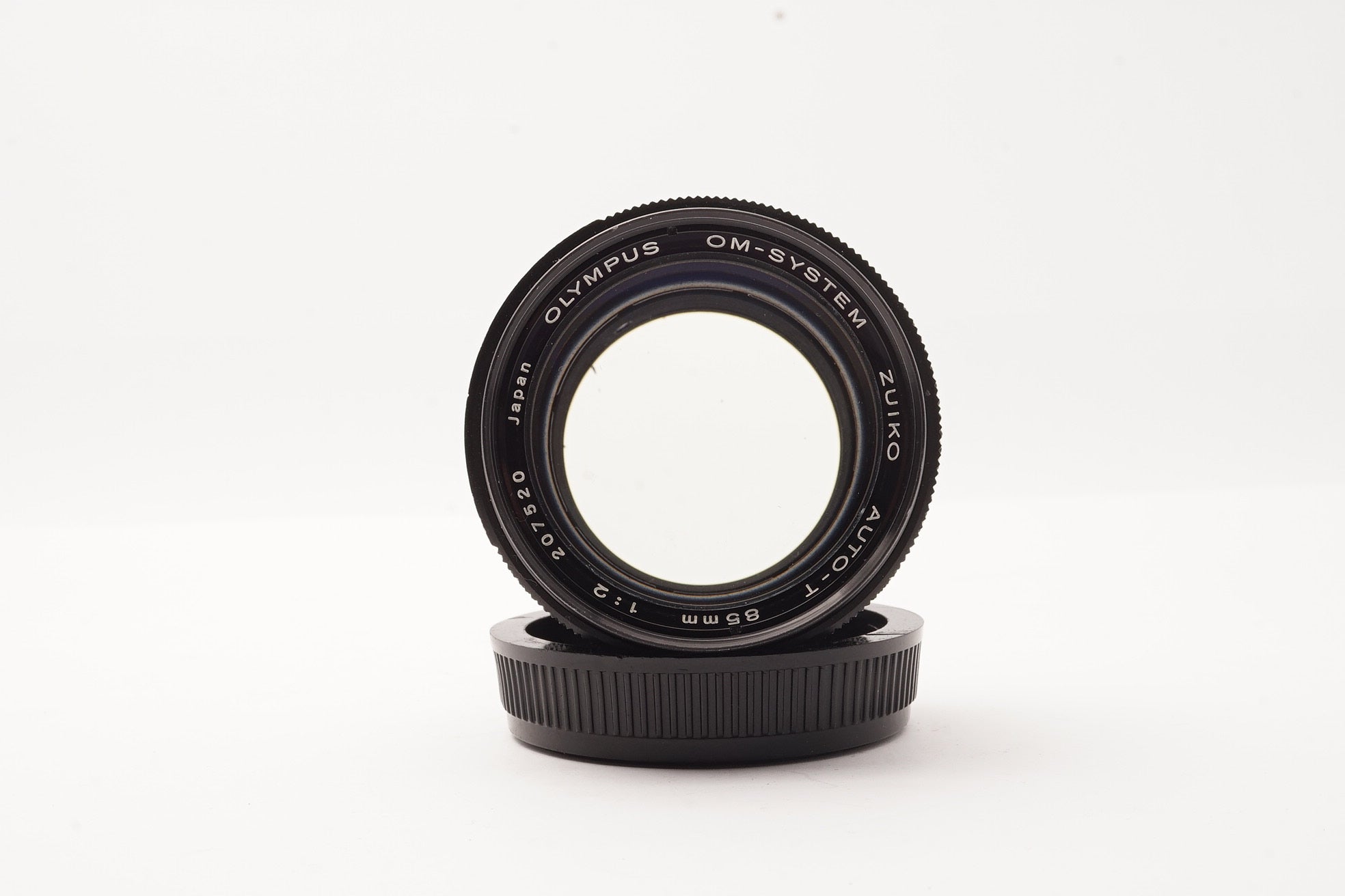Olympus Zuiko 85mm f/2 OM Lens – view 4