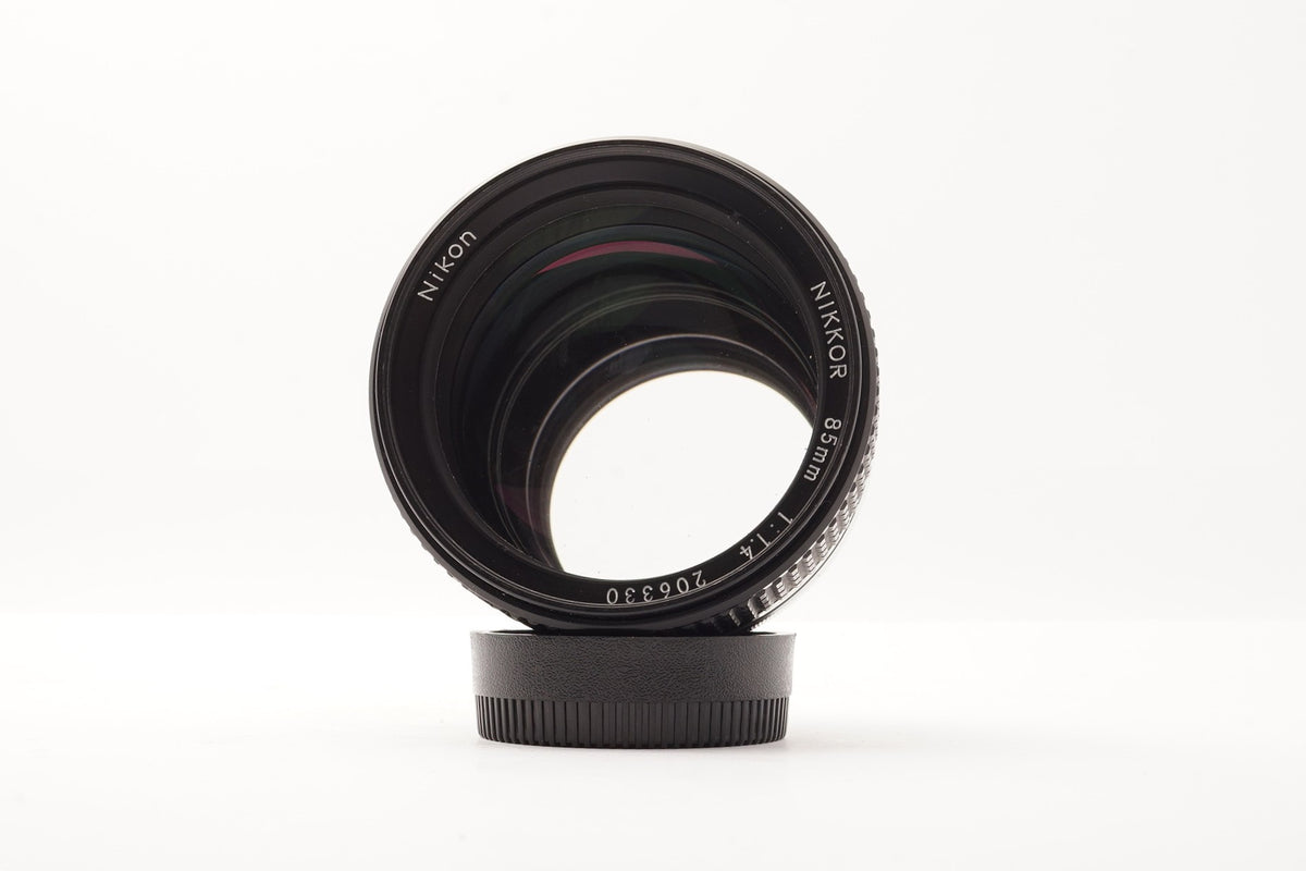 Nikon Nikkor 85mm f1.4 AI-S – view 4