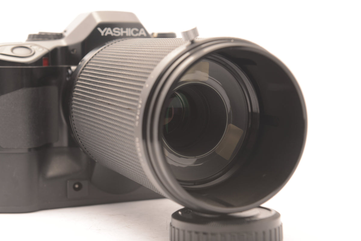 Yashica Dental Eye II with Macro 100mm f/4 – front lens detail
