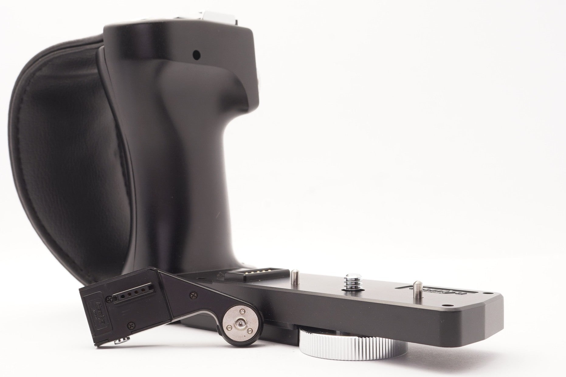 Mamiya M645 Super Left-Hand Grip (GL402) – Excellent