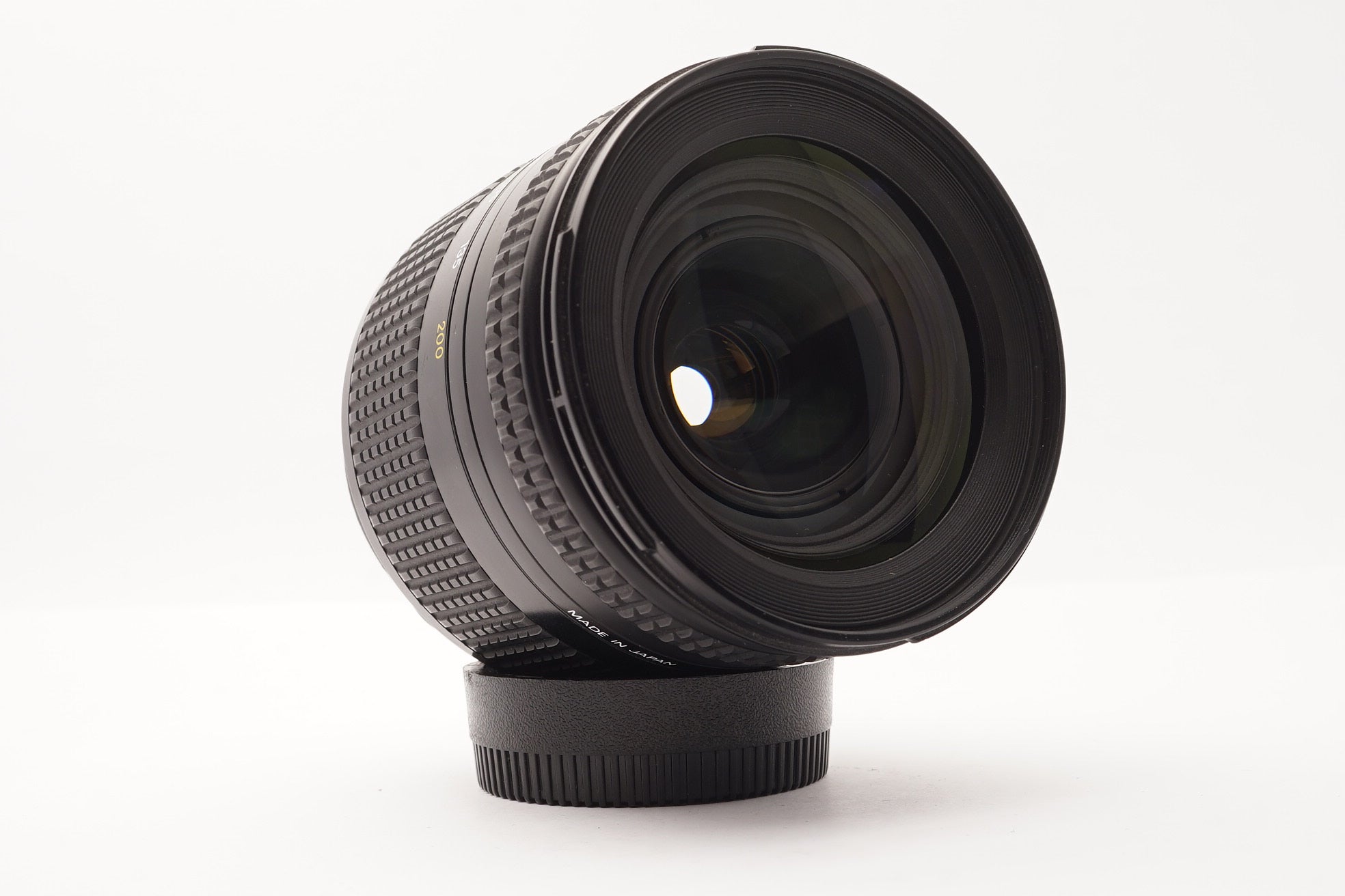 Nikon AF Nikkor 28-200mm f/3.5-5.6D Lens – view 4