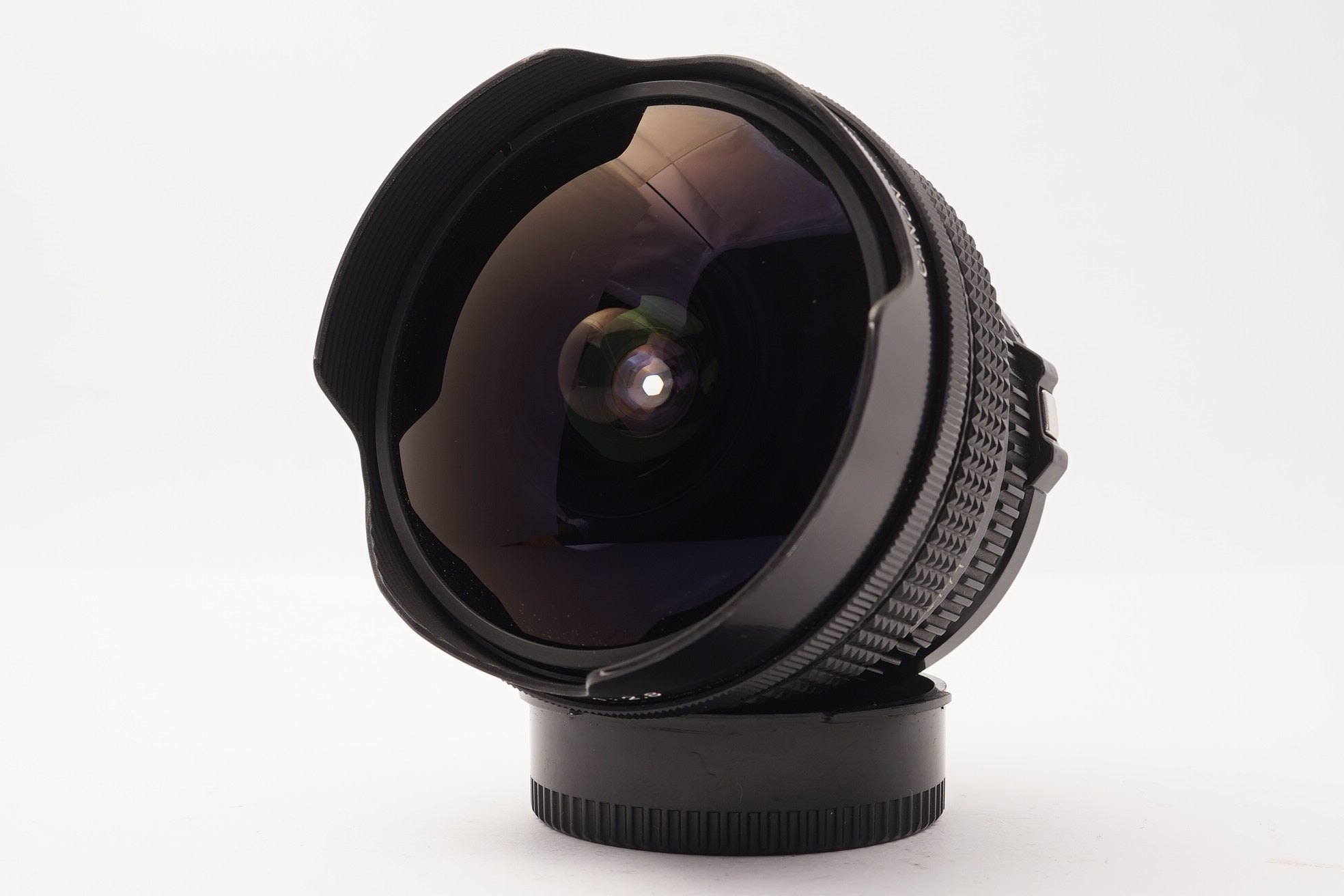Canon FD 15mm f/2.8 Fisheye Lens – view 2