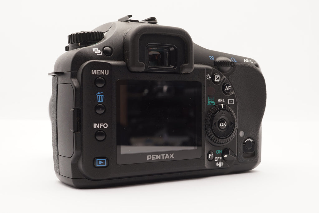 Pentax K10D DSLR with smc PENTAX-DA 18-55mm f/3.5-5.6 AL Lens – view 4