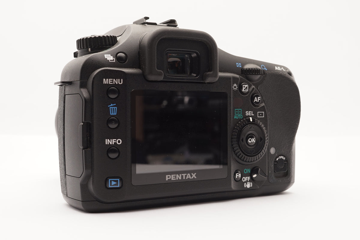 Pentax K10D DSLR with smc PENTAX-DA 18-55mm f/3.5-5.6 AL Lens – view 4