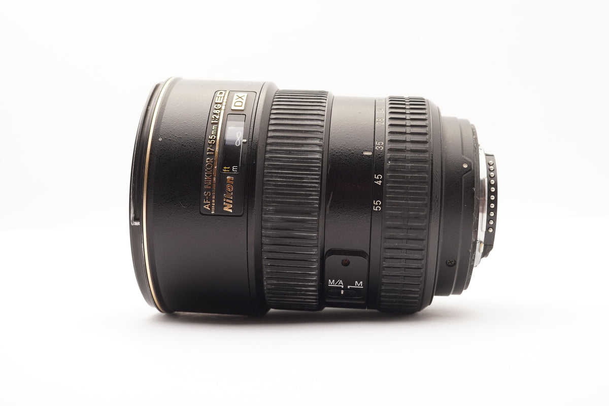Nikon AF-S DX Zoom-NIKKOR 17-55mm f/2.8G IF-ED Lens – view 2