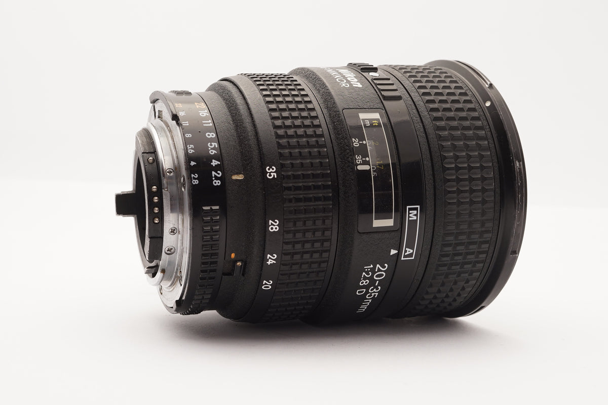 Nikon AF Zoom-NIKKOR 20-35mm f/2.8D IF Lens – view 2