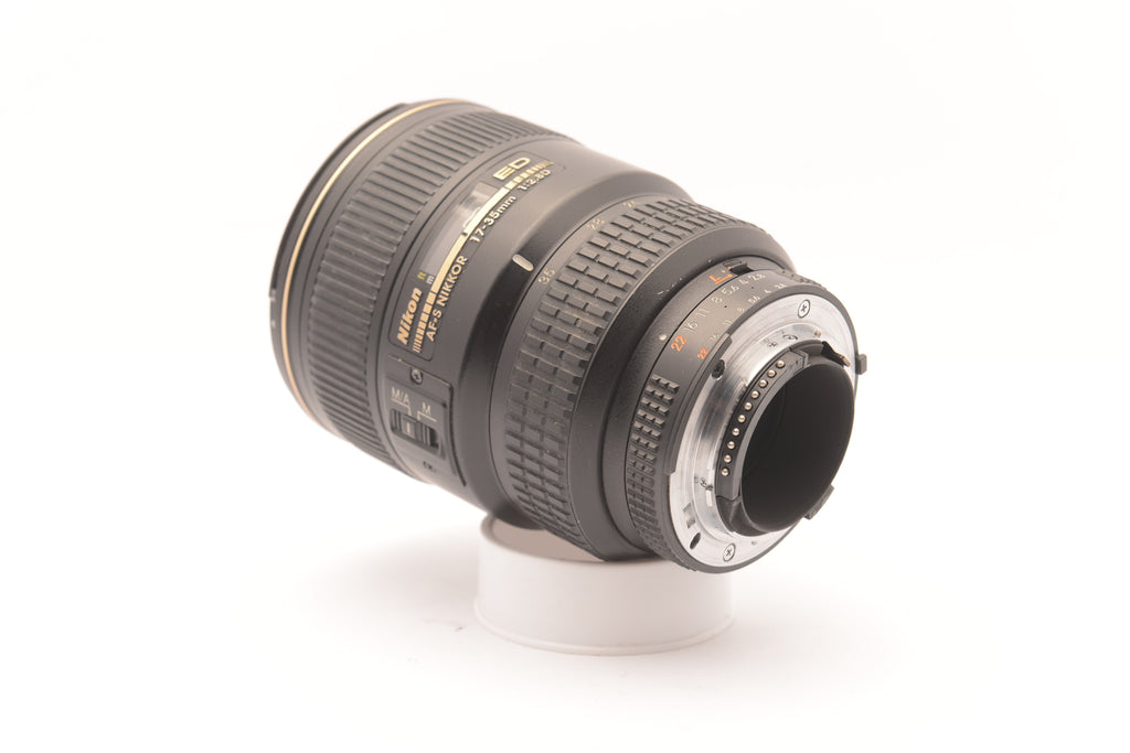 Nikon AF-S NIKKOR 24-70mm f/2.8G ED – view 2