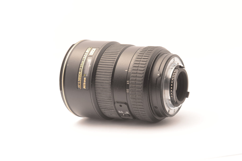 Nikon AF-S DX Zoom-Nikkor 17-55mm f/2.8G IF-ED – view 2