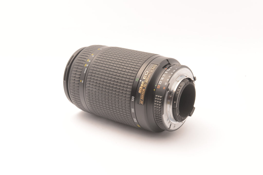 Nikon AF Zoom-Nikkor ED 70-300mm f/4-5.6D – view 2