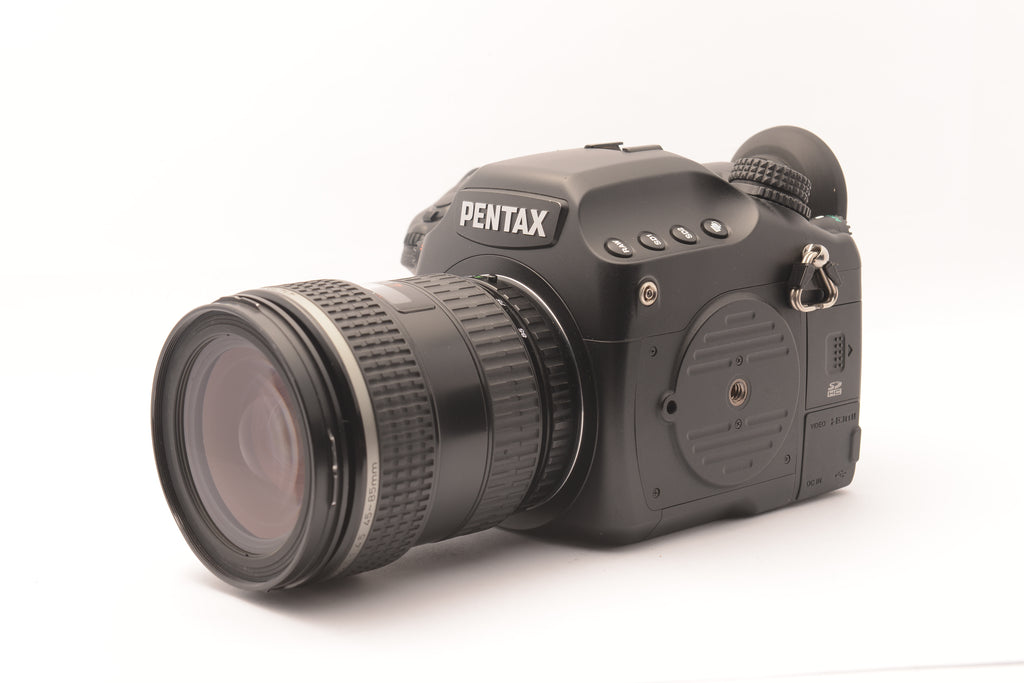 Pentax 645D 40MP Medium Format DSLR with smc PENTAX-FA 645 45-85mm f/4.5 – view 1