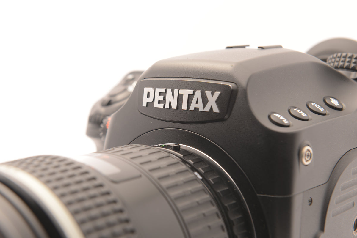 Pentax 645D 40MP Medium Format DSLR with smc PENTAX-FA 645 45-85mm f/4.5 – view 6