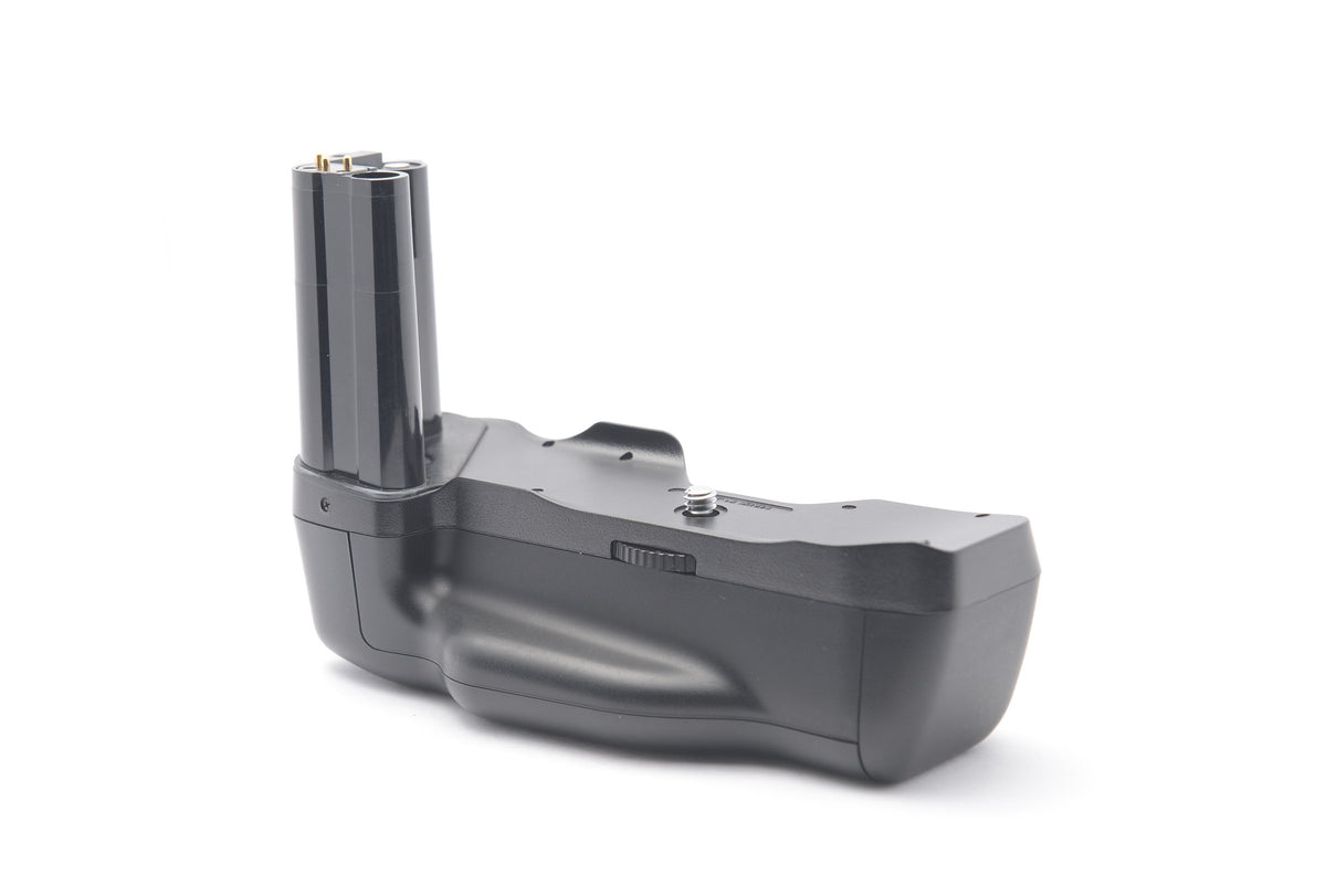 NC-0599 — Nikon MB-10 Multi Power Vertical Grip — detail photograph 2