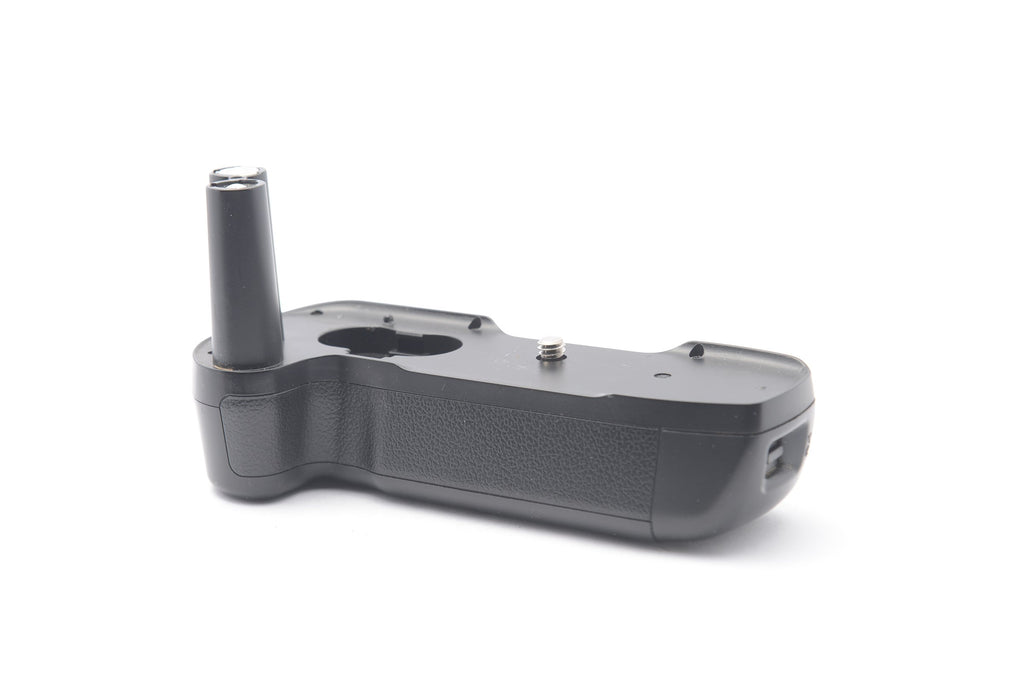 NC-0600 — Nikon MB-16 Battery Pack — detail photograph 2