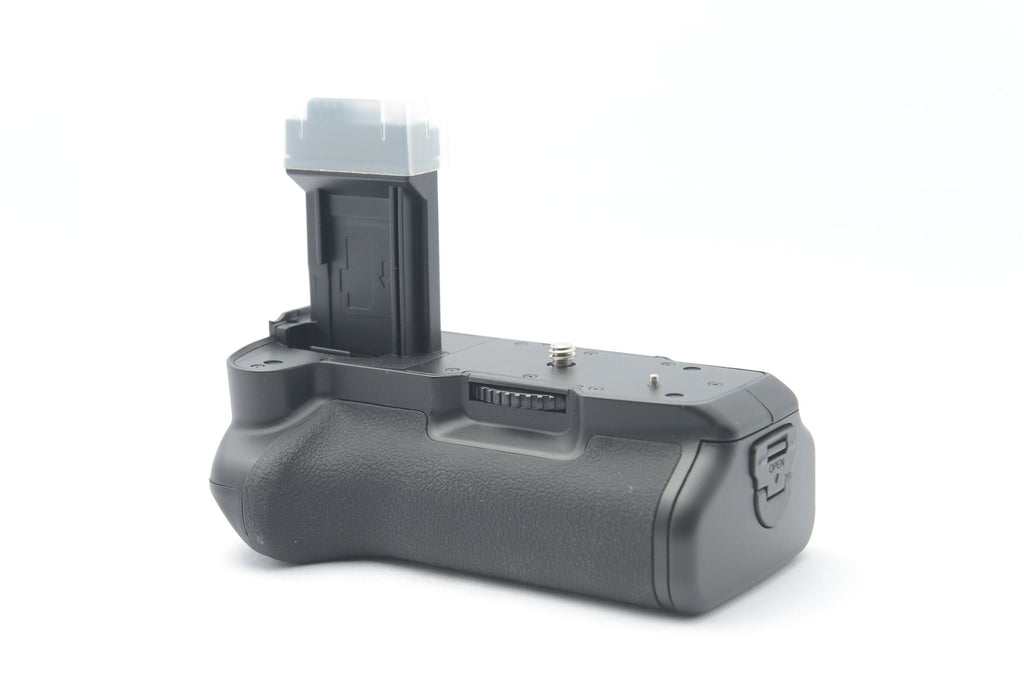 NC-0620 — Travor BG-1A Battery Grip (For Canon EOS 500D, 450D & 1000D) — detail photograph 2