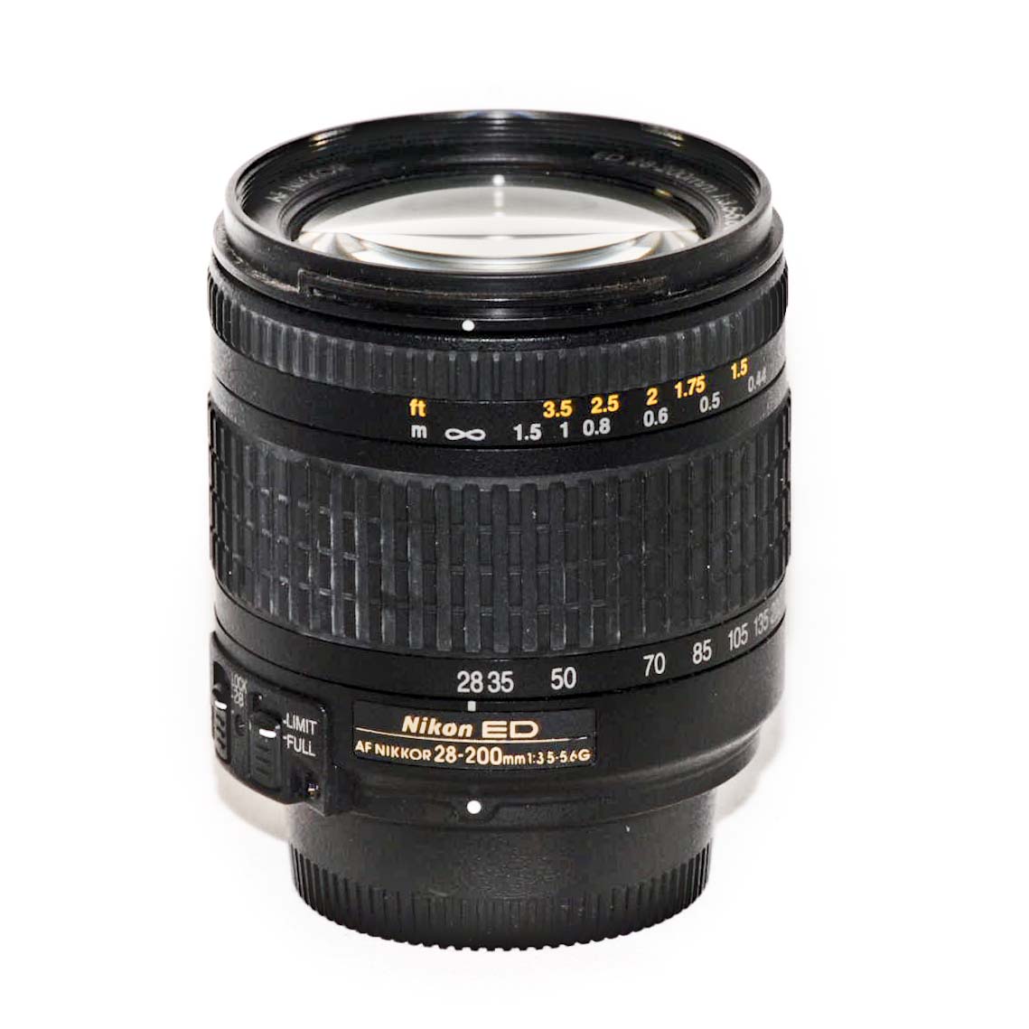Nikon-AF-Nikkor-28-200mm-f3.5-5.6-G-ED-3.jpg