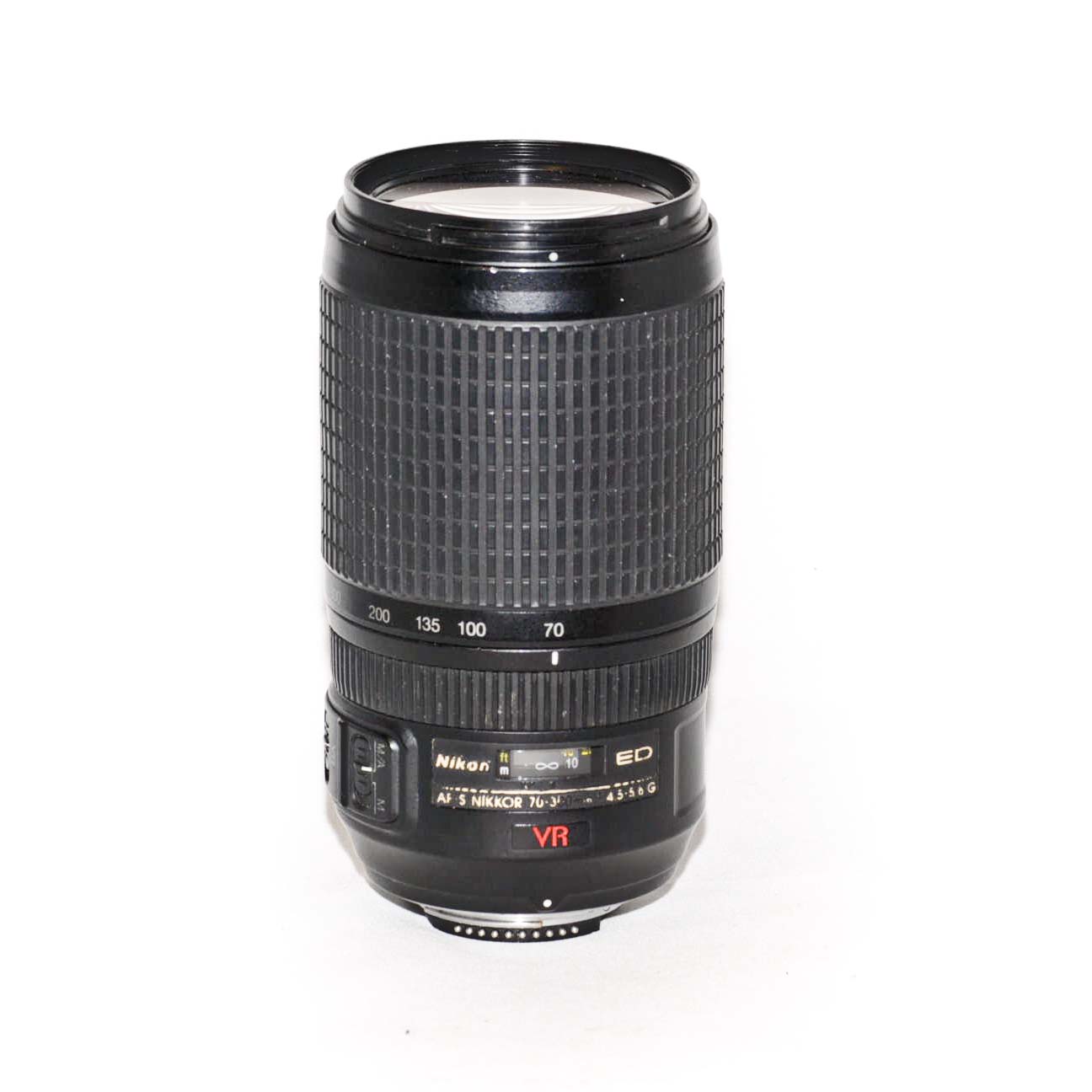 Nikon-AF-S-Nikkor-70-300mm-f4.5-5.6-G-ED-VR-2.jpg